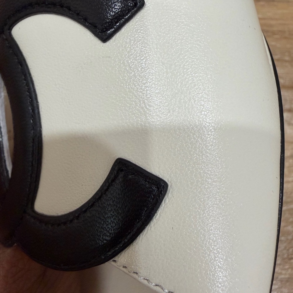 CHANEL White and Black CC Slide Sandals size 38 - Picture 5 of 7